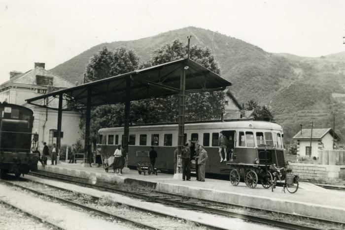 Autorail Renault ABH1 en gare de Digne.