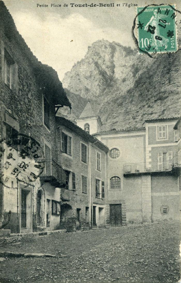 Petite Place de Toüet-de-Beuil et l'église.
