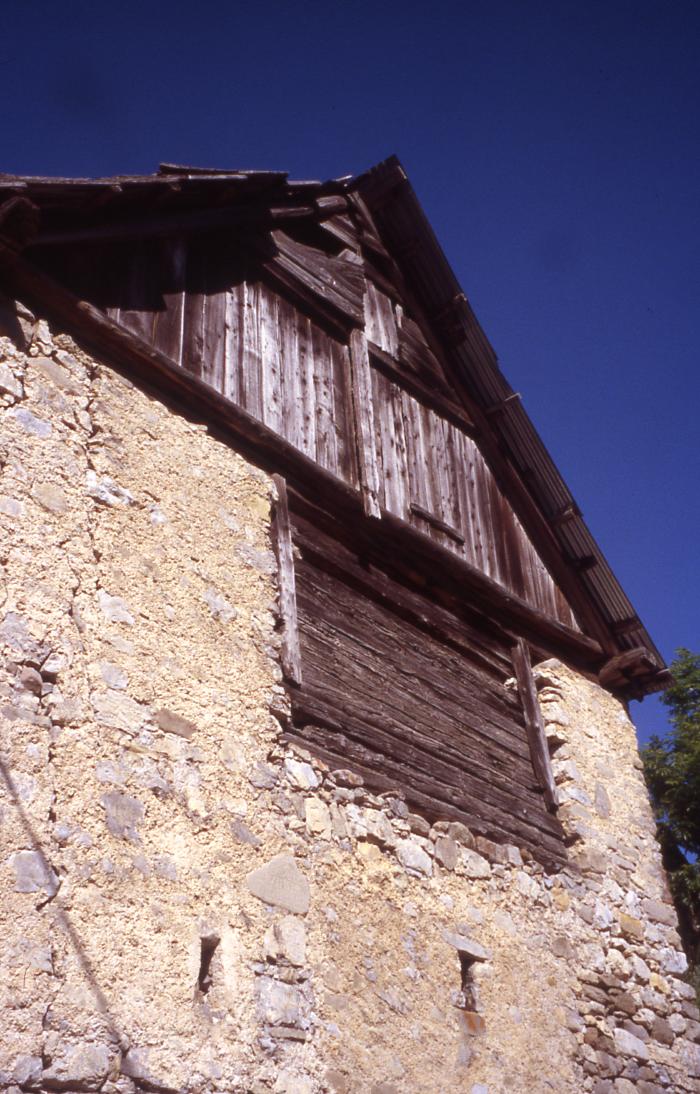 Grange avec Millième et inscription dédiée au vin - Hameau des Moulins de Sauze