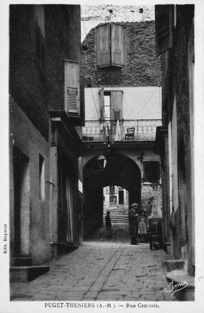 Puget-Théniers -Rue centrale