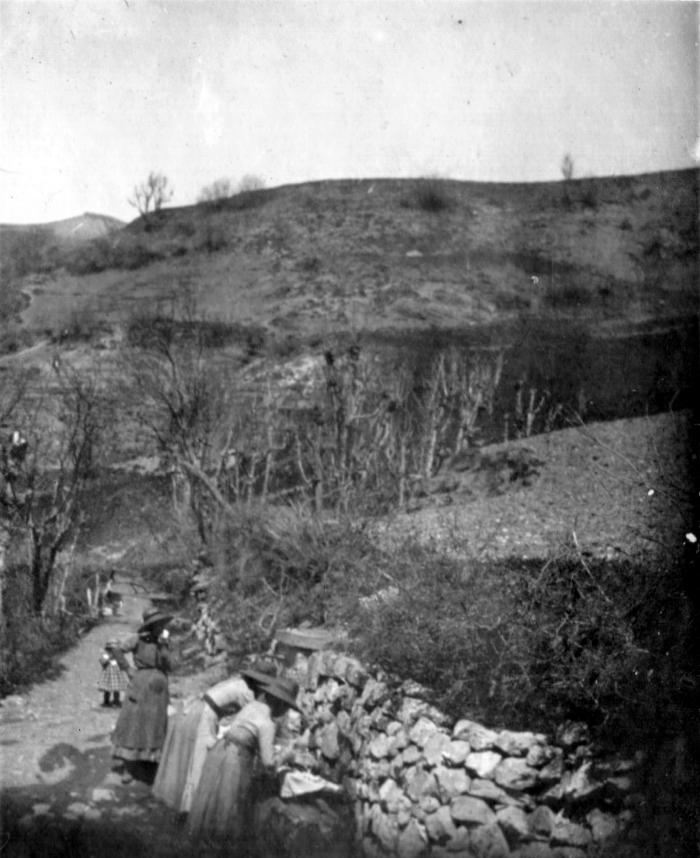 [La lessive au lavoir, Les Barels, hameau des Laves, 1917]