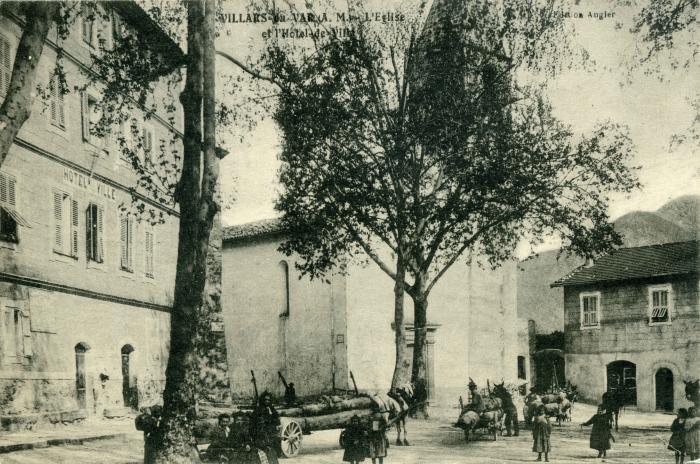 Villars-sur-Var (A.M.) l'église et l'hôtel de Ville.