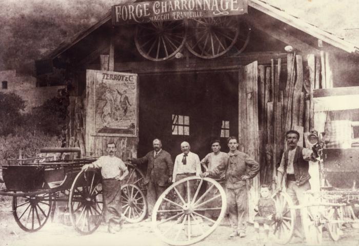 Atelier de charronnage Macchi Tranquille, Puget-Théniers, début 20e siècle.