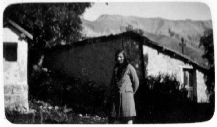 [Portrait d'une jeune femme au hameau des Laves, Barels.]