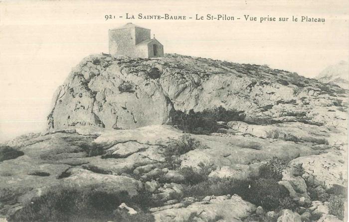 "911 - LA SAINTE BAUME - le St-Pilon - Vue prise sur le plateau"