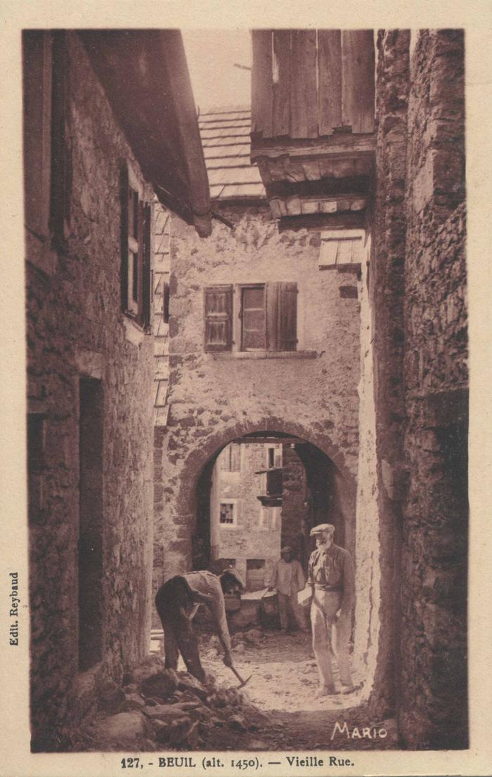 127. Beuil (alt 1450 m) - une vieille rue
