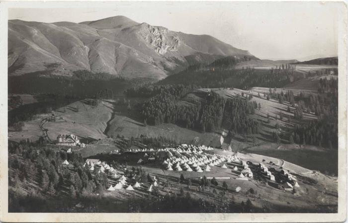 4713. Beuil (A.-M.) - Camp des launes - Grand Hôtel du Mont Mounier, Plateau et Chapelle Saint-Jean Baptiste, au fond, le Clarons (2025 m)