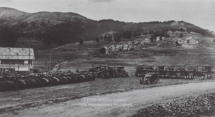 Camp des Launes et manœuvres mécanisées avec tanks