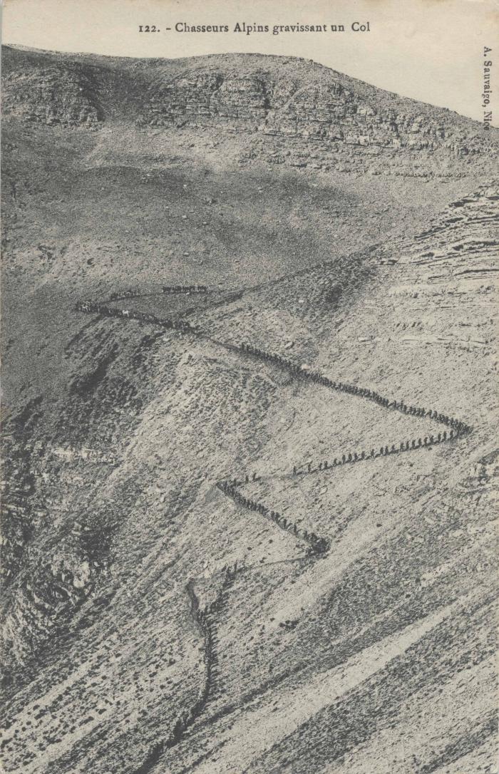 122. Chasseurs alpins gravissant un col