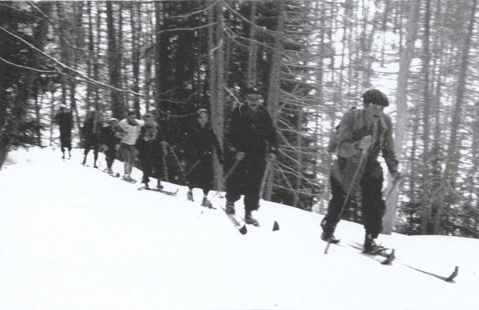Sous les barres du Mont Mounier - Militaires du RIA et civils à la Libération