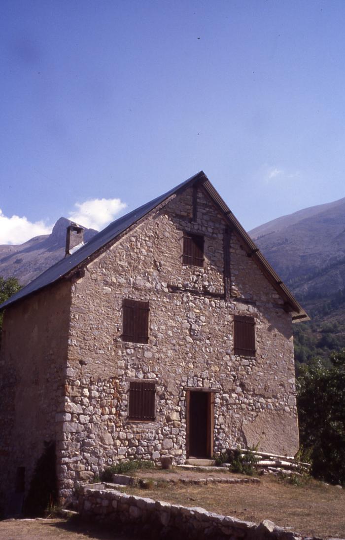 Ancien presbytère, Aurent, 2001. Cliché : Thomassin, Philippe, Roudoule, écomusée en terre gavotte.