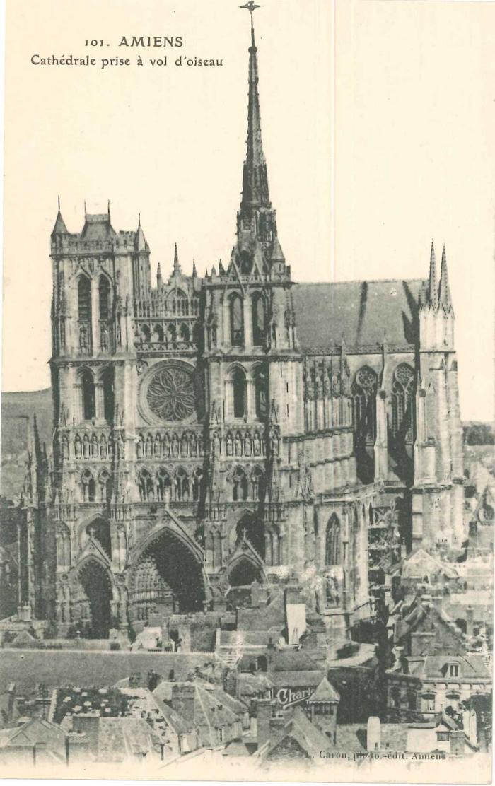 "Amiens. Cathédrale prise à vol d'oiseau"