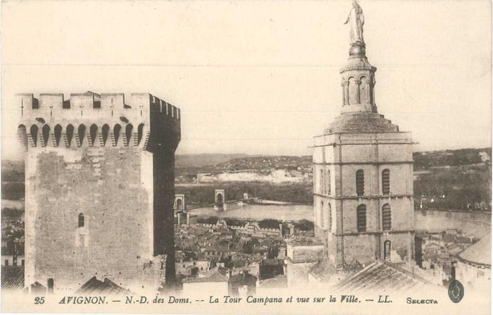 AVIGNON - N.-D. des Doms - La tour Campana et vue sur la ville
