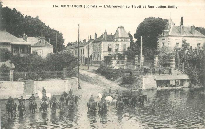 MONTARGIS (Loiret) - L'abreuvoir au Tivoli et Rue Julien-Bailly"