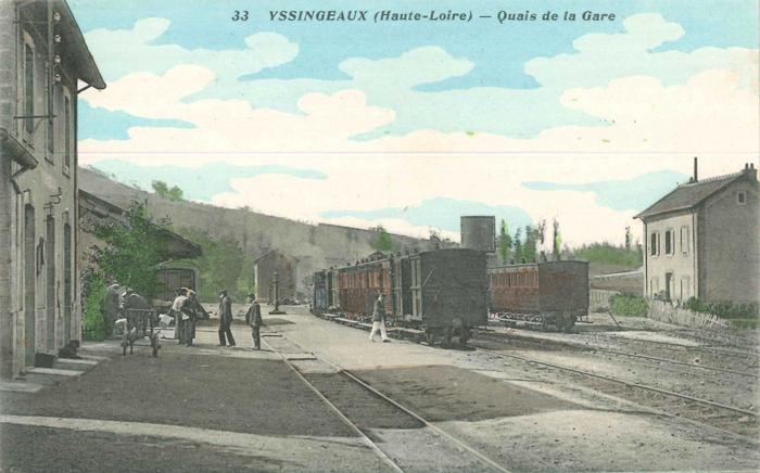 "33. - Yssingeaux (Hte -Loire) - Quais de la gare